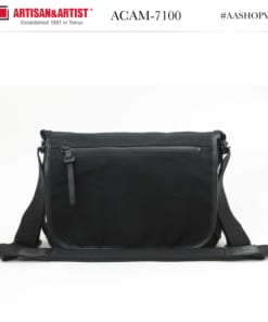 Túi ACAM-7100 là túi đeo chéo dành cho máy ảnh, mang phong cách cổ điển và đơn giản. Chất liệu chính của túi là vải canvas chống thấm nước, hạn chế bám bẩn và dễ dàng vệ sinh.