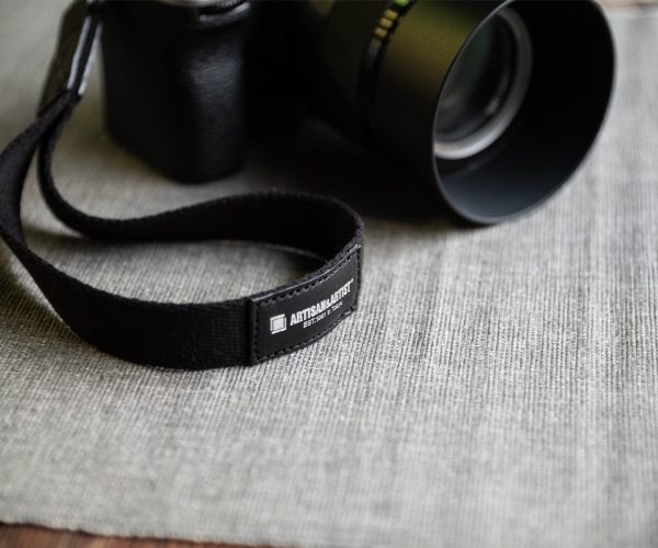 Dây đeo tay máy ảnh Artisan & Artist ACAM-295A flatlay