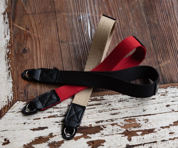 Hướng dẫn chọn dây đeo máy ảnh (Camera Strap Gift Guide) 13 Dây đeo tay máy ảnh Artisan & Artist ACAM-295A lifestyle
